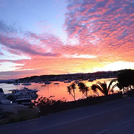 Rozos Ξενοδοχείο 2*